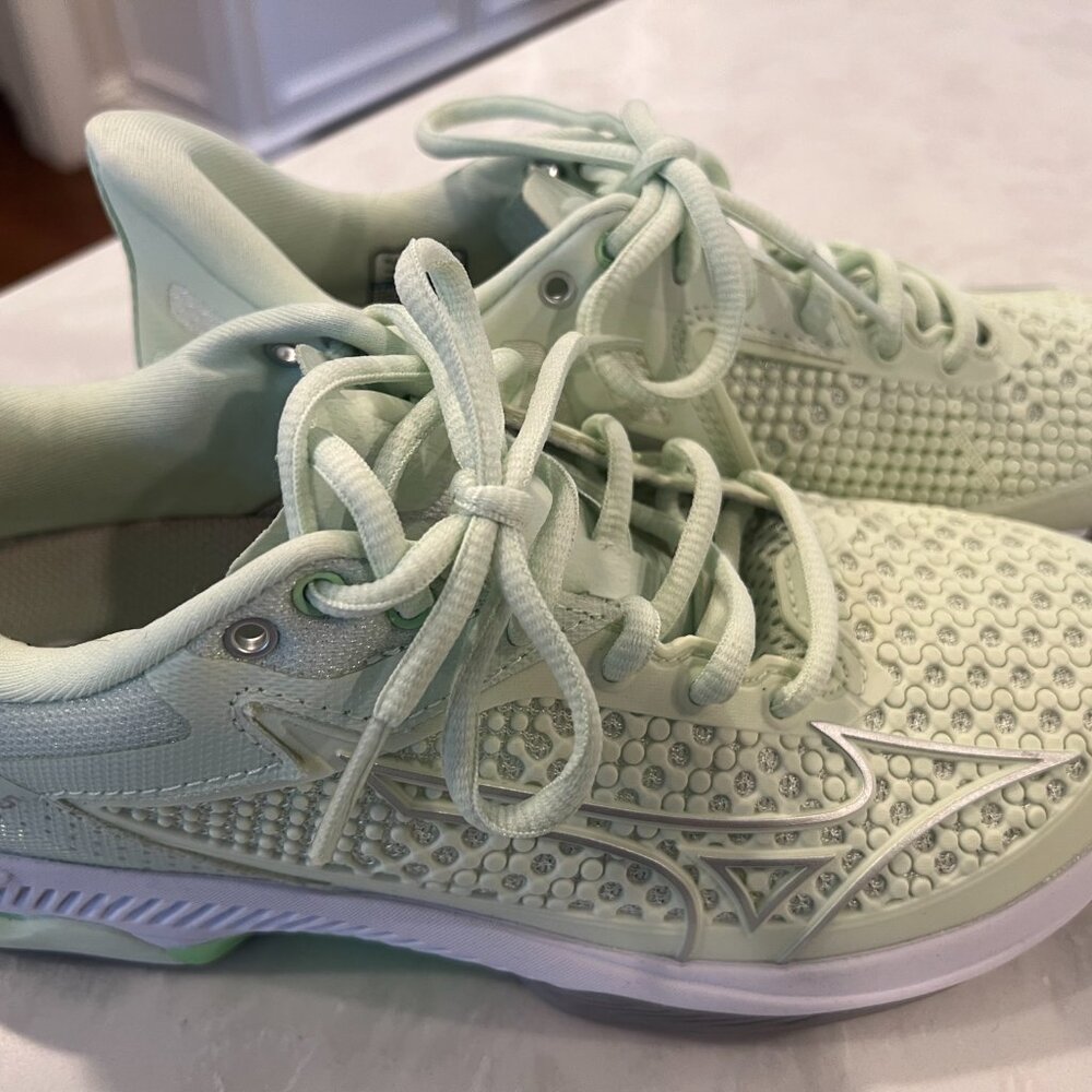 Mizuno Wave Tennis Shoes Size 6.5